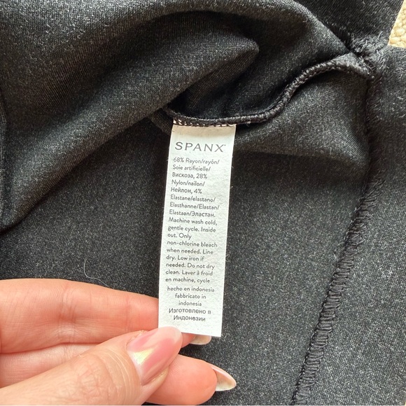 SPANX Black Structured Short Sleeve Top Size M - Picture 3 of 4